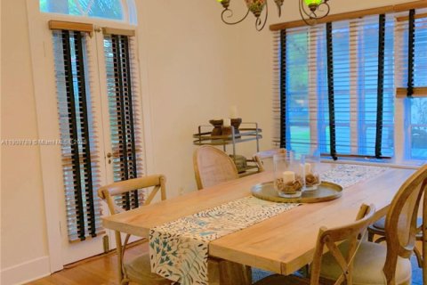 Villa ou maison à louer à Coral Gables, Floride: 3 chambres, 197.32 m2 № 1965456 - photo 6