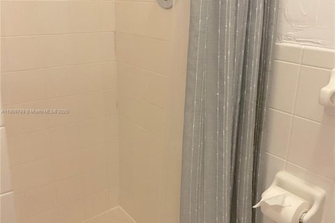 Villa ou maison à louer à Coral Gables, Floride: 3 chambres, 197.32 m2 № 1965456 - photo 20