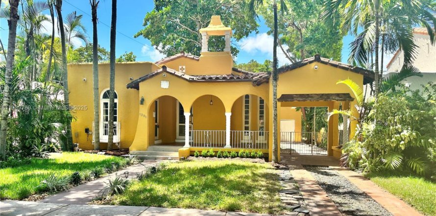 Villa ou maison à Coral Gables, Floride 3 chambres, 197.32 m2 № 1965456