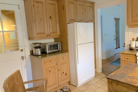 Villa ou maison à louer à Coral Gables, Floride: 3 chambres, 197.32 m2 № 1965456 - photo 9