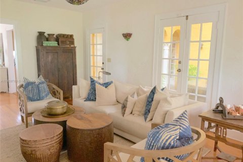 Villa ou maison à louer à Coral Gables, Floride: 3 chambres, 197.32 m2 № 1965456 - photo 4