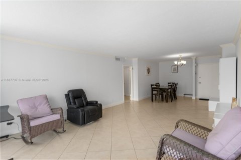 Condominio en venta en Hallandale Beach, Florida, 2 dormitorios, 115.94 m2 № 1942017 - foto 12