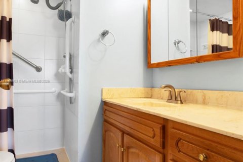 Condo in Sunrise, Florida, 2 bedrooms  № 1870032 - photo 17