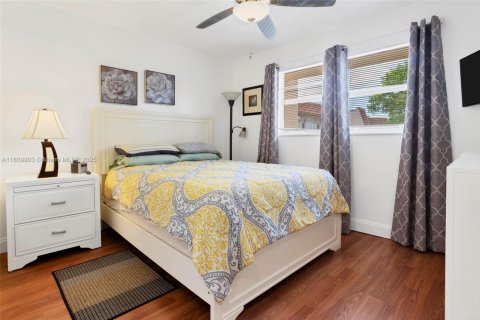 Condo in Sunrise, Florida, 2 bedrooms  № 1870032 - photo 14