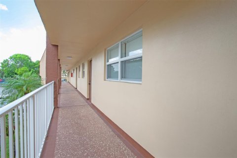 Condo in Sunrise, Florida, 2 bedrooms  № 1870032 - photo 29
