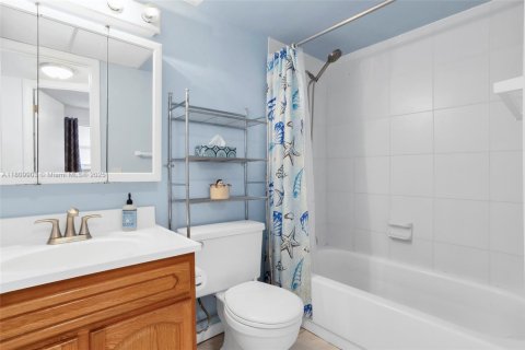 Condo in Sunrise, Florida, 2 bedrooms  № 1870032 - photo 12