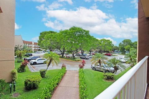 Condo in Sunrise, Florida, 2 bedrooms  № 1870032 - photo 30