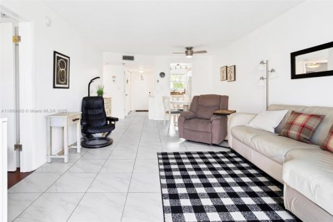Condo in Sunrise, Florida, 2 bedrooms  № 1870032 - photo 4