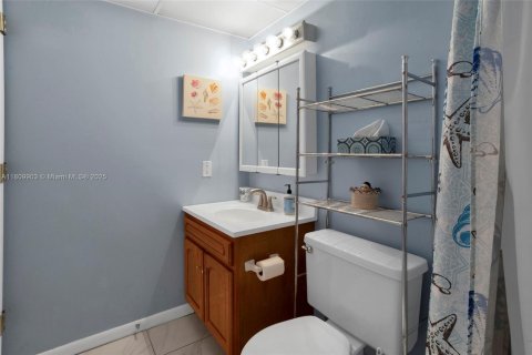 Condo in Sunrise, Florida, 2 bedrooms  № 1870032 - photo 13