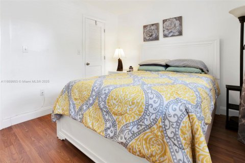 Condo in Sunrise, Florida, 2 bedrooms  № 1870032 - photo 15