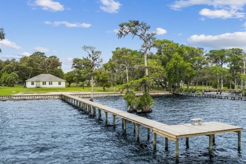 Casa en Crescent City, Florida 3 dormitorios, 171.87 m2 № 2233333