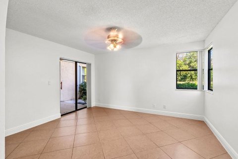 Condo in Coral Springs, Florida, 2 bedrooms  № 2086883 - photo 17