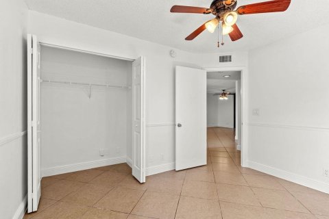 Condo in Coral Springs, Florida, 2 bedrooms  № 2086883 - photo 14