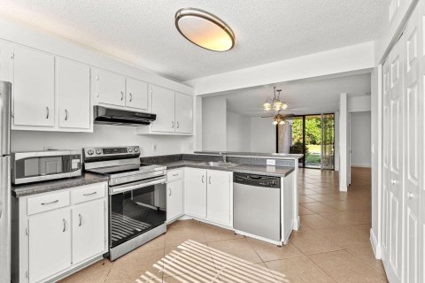 Condo in Coral Springs, Florida, 2 bedrooms  № 2086883 - photo 2