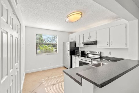 Condo in Coral Springs, Florida, 2 bedrooms  № 2086883 - photo 3