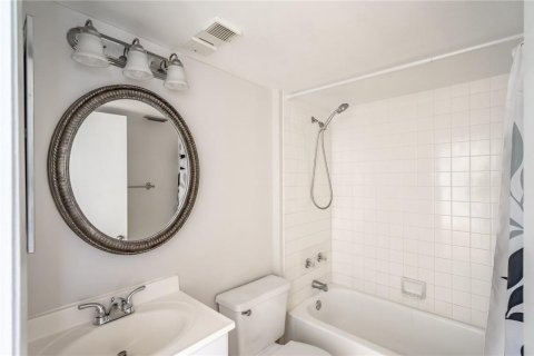 Condo in Coral Springs, Florida, 2 bedrooms  № 2086883 - photo 7