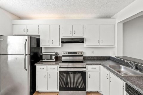 Condo in Coral Springs, Florida, 2 bedrooms  № 2086883 - photo 12