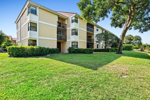 Condo in Coral Springs, Florida, 2 bedrooms  № 2086883 - photo 23