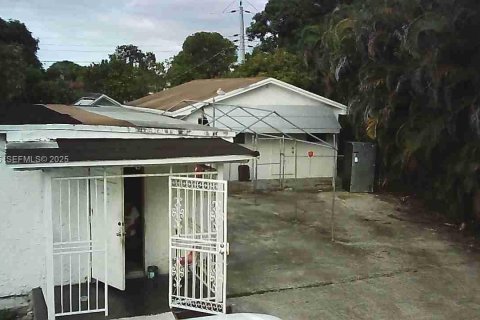 Casa en venta en Miami, Florida, 4 dormitorios, 159.05 m2 № 1982571 - foto 3