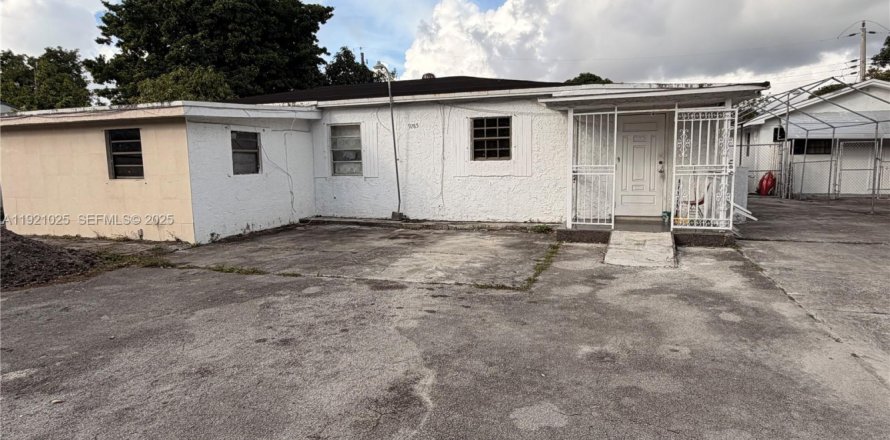 Casa en Miami, Florida 4 dormitorios, 159.05 m2 № 1982571