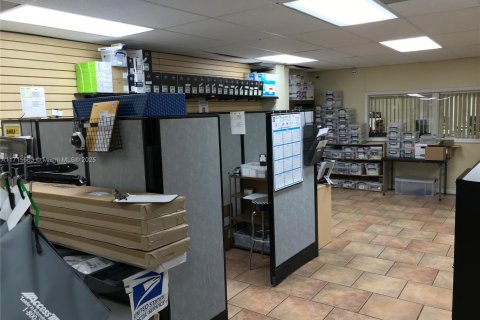 Commercial property in Miami, Florida № 2077201 - photo 13