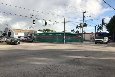 Commercial property in Miami, Florida № 2077201 - photo 19