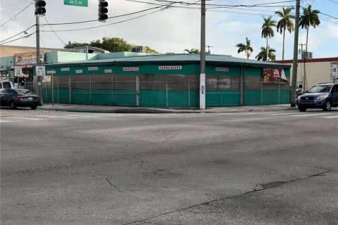 Commercial property in Miami, Florida № 2077201 - photo 20