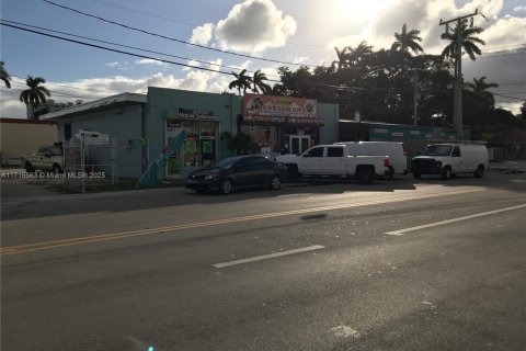 Commercial property in Miami, Florida № 2077201 - photo 16