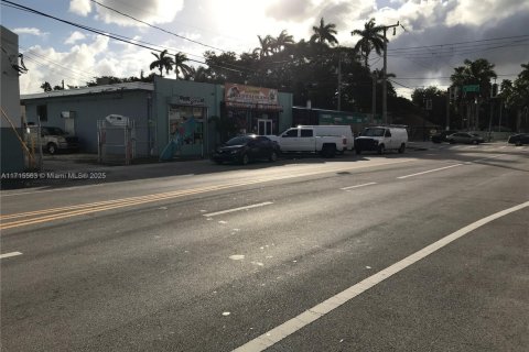 Commercial property in Miami, Florida № 2077201 - photo 14