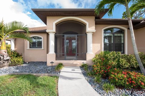 House in Rotonda, Florida 3 bedrooms, 187.85 sq.m. № 1880940 - photo 7