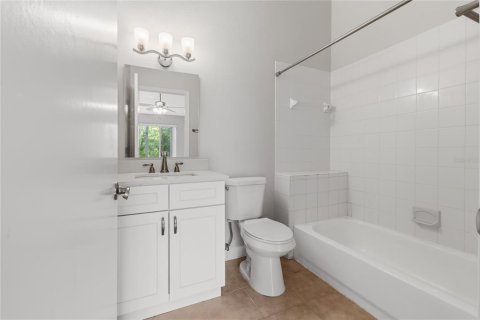 Condo in Tampa, Florida, 2 bedrooms № 2211906 - photo 17