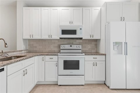 Condo in Tampa, Florida, 2 bedrooms № 2211906 - photo 7