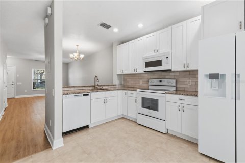 Condo in Tampa, Florida, 2 bedrooms № 2211906 - photo 6