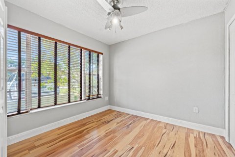 Villa ou maison à vendre à Hialeah, Floride: 3 chambres, 156.26 m2 № 1798862 - photo 28