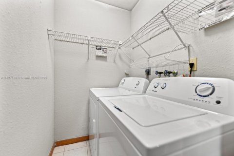 Villa ou maison à vendre à Hialeah, Floride: 3 chambres, 156.26 m2 № 1798862 - photo 5