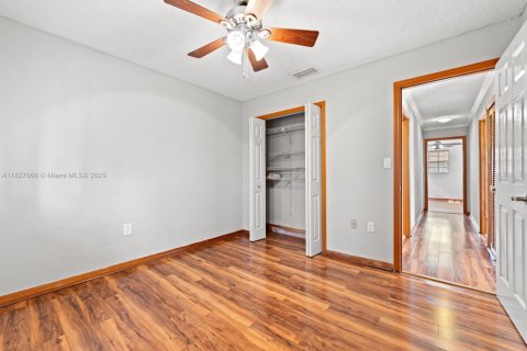 Villa ou maison à vendre à Hialeah, Floride: 3 chambres, 156.26 m2 № 1798862 - photo 21