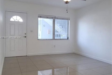 Снять в аренду квартиру в Майами, Флорида 1 спальня, 55.74м2, № 2005106 - фото 4