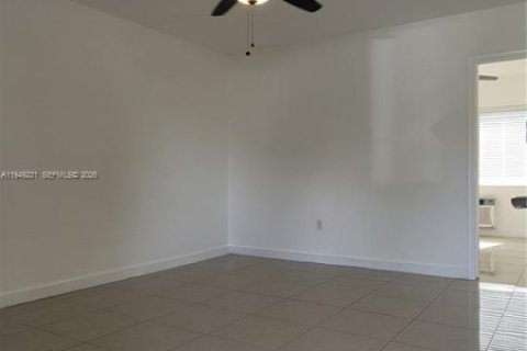 Снять в аренду квартиру в Майами, Флорида 1 спальня, 55.74м2, № 2005106 - фото 3