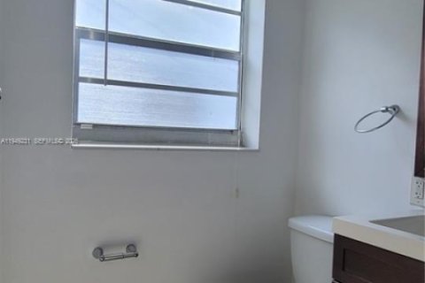 Снять в аренду квартиру в Майами, Флорида 1 спальня, 55.74м2, № 2005106 - фото 13