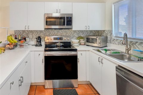 Copropriété à vendre à Miami, Floride: 3 chambres, 113.34 m2 № 2027674 - photo 2