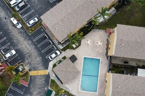 Copropriété à vendre à Miami, Floride: 3 chambres, 113.34 m2 № 2027674 - photo 19