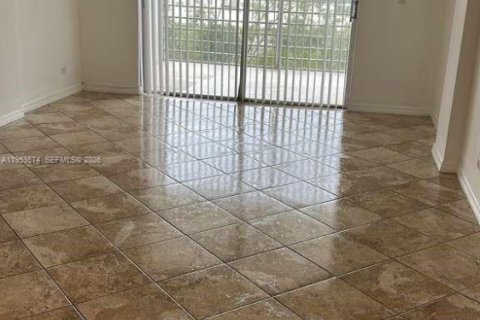Condo in North Miami Beach, Florida, 1 bedroom № 2090582 - photo 17