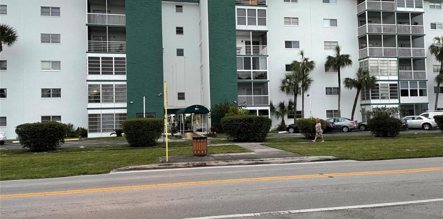 Condo à Lauderhill, Floride, 2 chambres  № 2084539