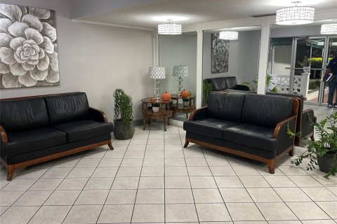 Copropriété à vendre à Lauderhill, Floride: 2 chambres, 110.09 m2 № 2084539 - photo 2