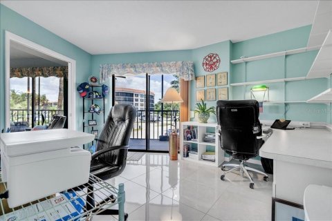 Condo in Punta Gorda, Florida, 3 bedrooms  № 2330923 - photo 4