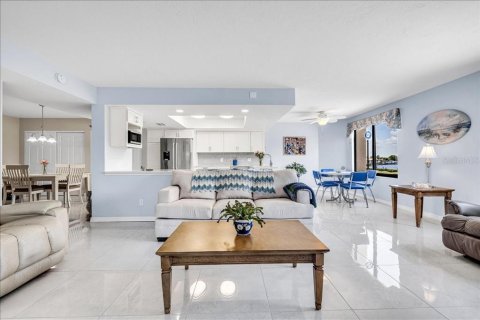 Condo in Punta Gorda, Florida, 3 bedrooms  № 2330923 - photo 15