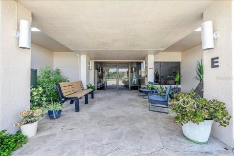 Condo in Punta Gorda, Florida, 3 bedrooms  № 2330923 - photo 8