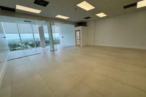 Commercial property in Aventura, Florida № 1836781 - photo 19