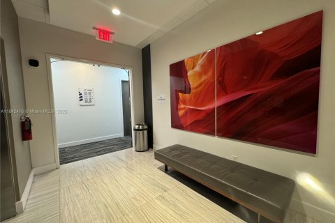 Commercial property in Aventura, Florida № 1836781 - photo 9