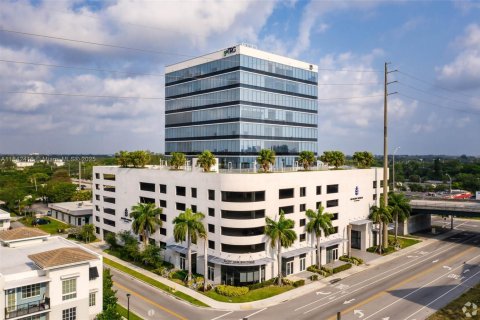 Commercial property in Aventura, Florida № 1836781 - photo 23